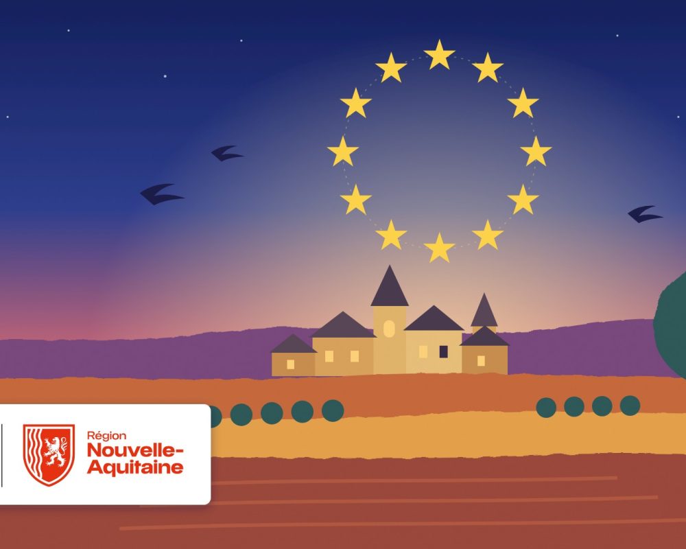 Illustration : crépuscule sur Sarlat sous le cercle des étoiles européennes, avec le bloc marque Cofinancé par l'Union européenne et Région Nouvelle-Aquitaine